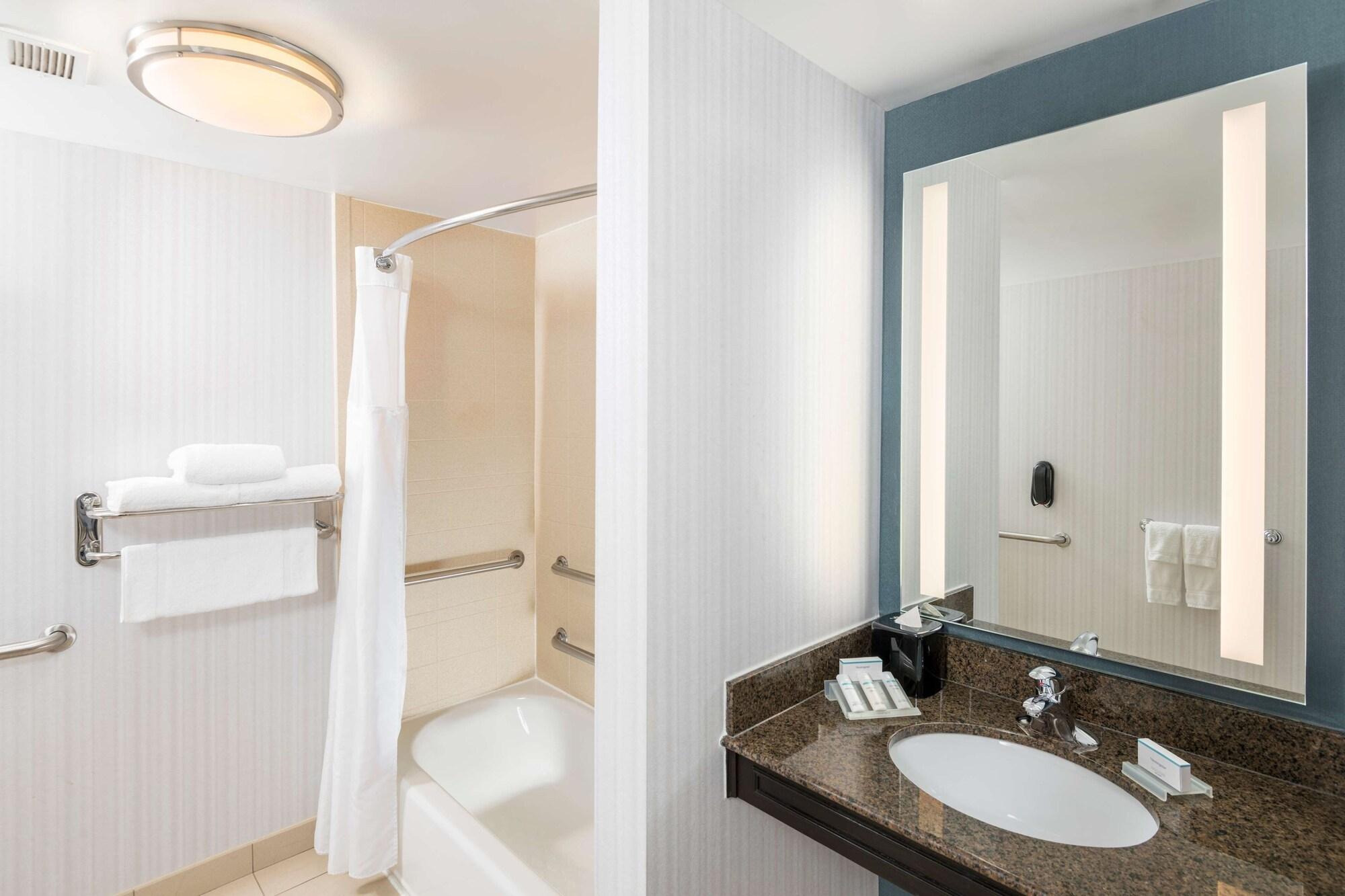 Hilton Garden Inn Silver Spring White Oak Exterior photo